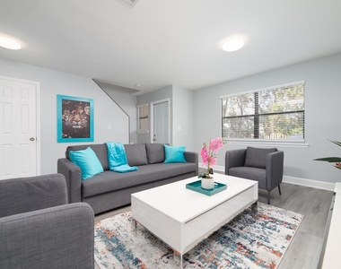 3522 Nw 91st Avenue - Photo Thumbnail 2