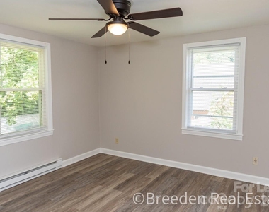 224 N Anderson Street - Photo Thumbnail 3
