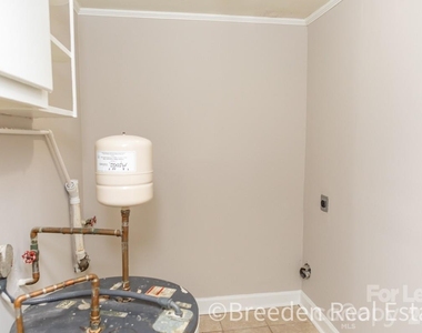 224 N Anderson Street - Photo Thumbnail 4