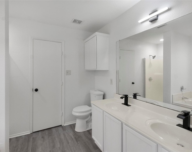408 Centennial Place - Photo Thumbnail 13