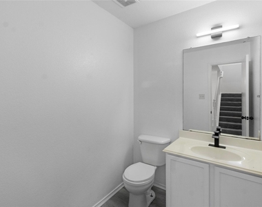 408 Centennial Place - Photo Thumbnail 9