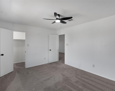 408 Centennial Place - Photo Thumbnail 28