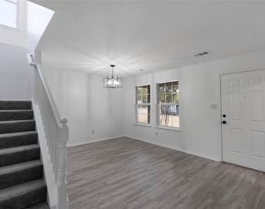408 Centennial Place - Photo Thumbnail 6