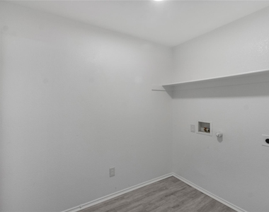 408 Centennial Place - Photo Thumbnail 5