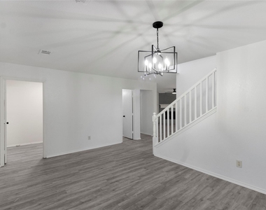 408 Centennial Place - Photo Thumbnail 4