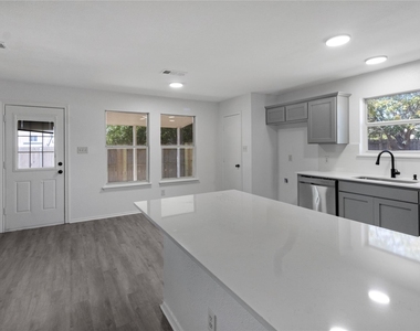 408 Centennial Place - Photo Thumbnail 27