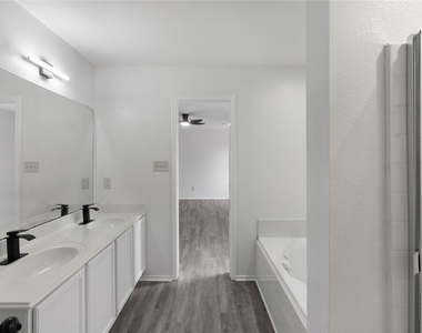 408 Centennial Place - Photo Thumbnail 16