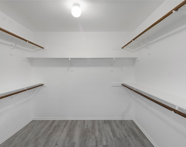 408 Centennial Place - Photo Thumbnail 15