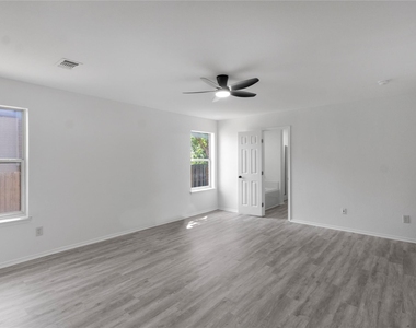 408 Centennial Place - Photo Thumbnail 11