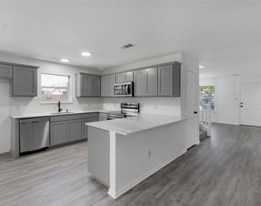 408 Centennial Place - Photo Thumbnail 20