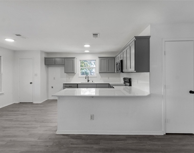 408 Centennial Place - Photo Thumbnail 19
