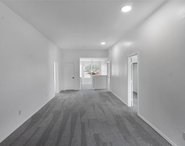 408 Centennial Place - Photo Thumbnail 31