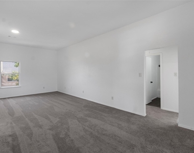 408 Centennial Place - Photo Thumbnail 30