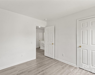 2724 Mulberry Pond Drive - Photo Thumbnail 15