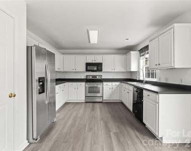 2724 Mulberry Pond Drive - Photo Thumbnail 6