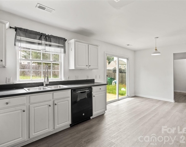2724 Mulberry Pond Drive - Photo Thumbnail 9