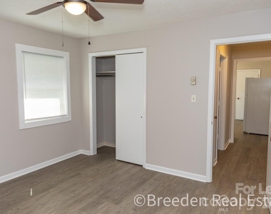 215 N Anderson Street - Photo Thumbnail 2