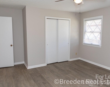 215 N Anderson Street - Photo Thumbnail 4