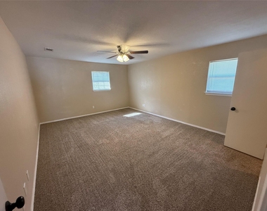 101 Donna Street - Photo Thumbnail 11