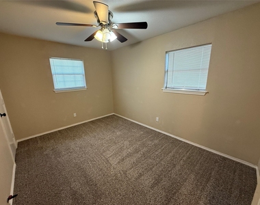 101 Donna Street - Photo Thumbnail 4