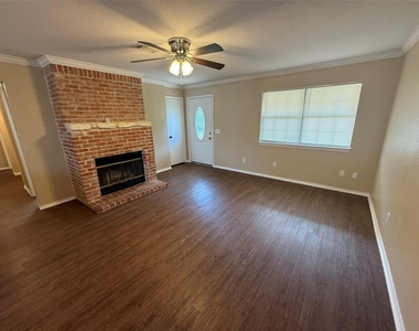 101 Donna Street - Photo Thumbnail 8
