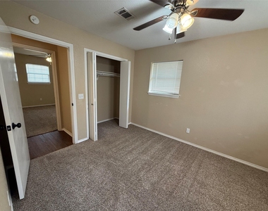 101 Donna Street - Photo Thumbnail 2