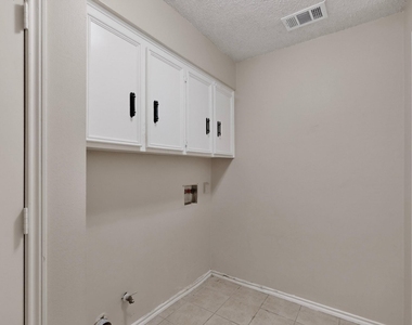 1606 Treehouse Lane - Photo Thumbnail 31