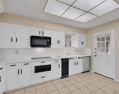 1606 Treehouse Lane - Photo Thumbnail 11