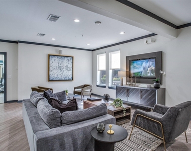 4200 Broadway Avenue - Photo Thumbnail 7