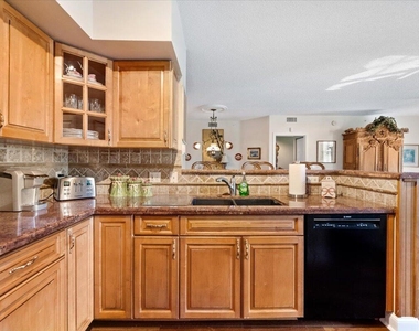 11720 Saint Andrews Place - Photo Thumbnail 6