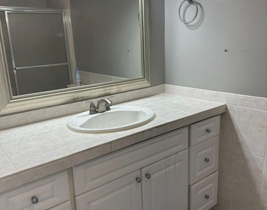 15 S Golfview Road - Photo Thumbnail 3
