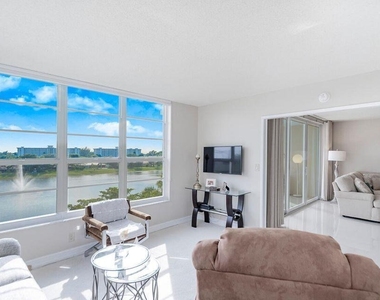 3150 N Course Lane - Photo Thumbnail 7