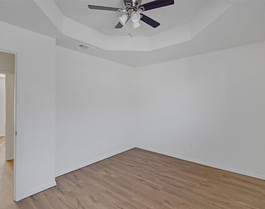 210 Rolston Road - Photo Thumbnail 9