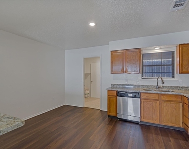 210 Rolston Road - Photo Thumbnail 3