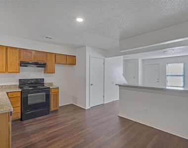 210 Rolston Road - Photo Thumbnail 5