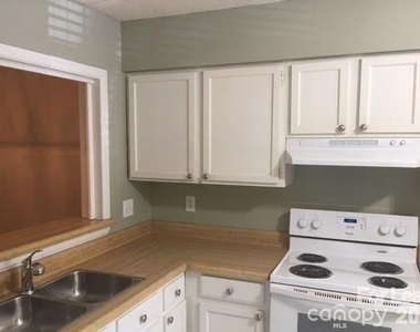 2937 Heathstead Place - Photo Thumbnail 3