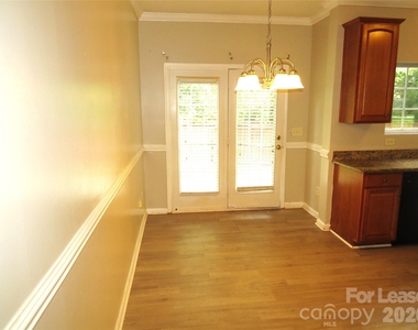 2738 Highland Park Drive - Photo Thumbnail 7