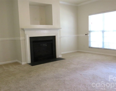 2738 Highland Park Drive - Photo Thumbnail 6