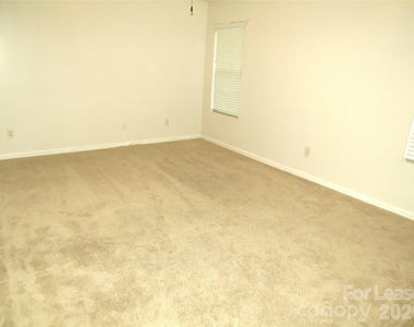 2738 Highland Park Drive - Photo Thumbnail 15