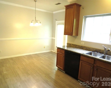 2738 Highland Park Drive - Photo Thumbnail 10