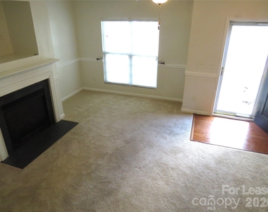 2738 Highland Park Drive - Photo Thumbnail 3