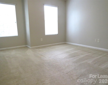 2738 Highland Park Drive - Photo Thumbnail 19