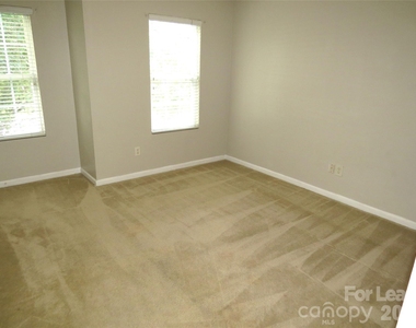 2738 Highland Park Drive - Photo Thumbnail 20