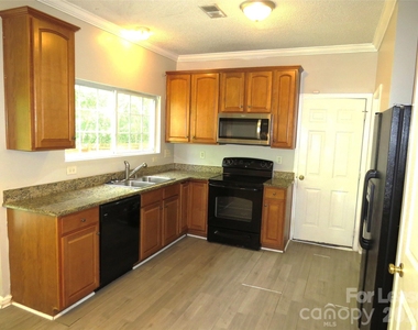 2738 Highland Park Drive - Photo Thumbnail 11