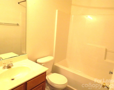 2738 Highland Park Drive - Photo Thumbnail 22