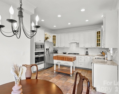 2023 Greenway Avenue - Photo Thumbnail 7