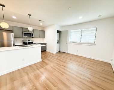 4526 Munger Avenue - Photo Thumbnail 5