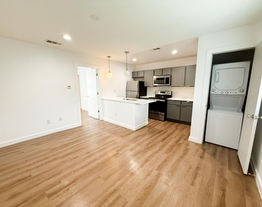 4526 Munger Avenue - Photo Thumbnail 4
