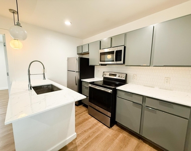 4526 Munger Avenue - Photo Thumbnail 6