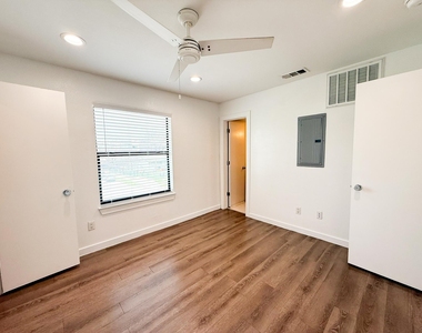 4526 Munger Avenue - Photo Thumbnail 10